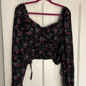 Crop long sleeve shirt. Ties in the back. Madden NYC. Size: XXXL